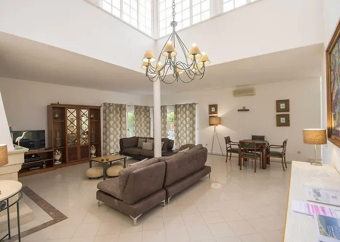 Popa Willa Quarteira